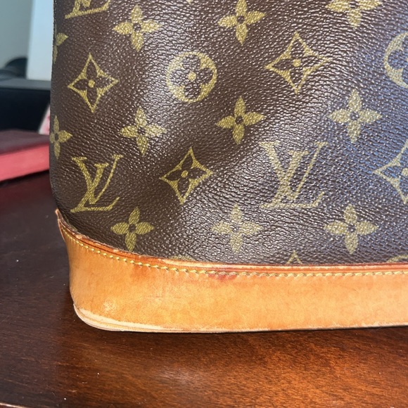 Louis Vuitton Vintage Monogram Canvas, ALMA Shoulder Bag - Picture 6 of 13